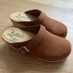 Lotta from Stockholm Classic Brown Clogs in Oiled Nubuck with Strap 36